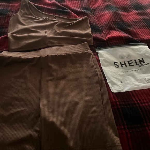 Brown, Large